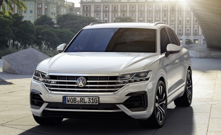 2019 Volkswagen Touareg R-Line Front Wallpapers 450x275 (4)