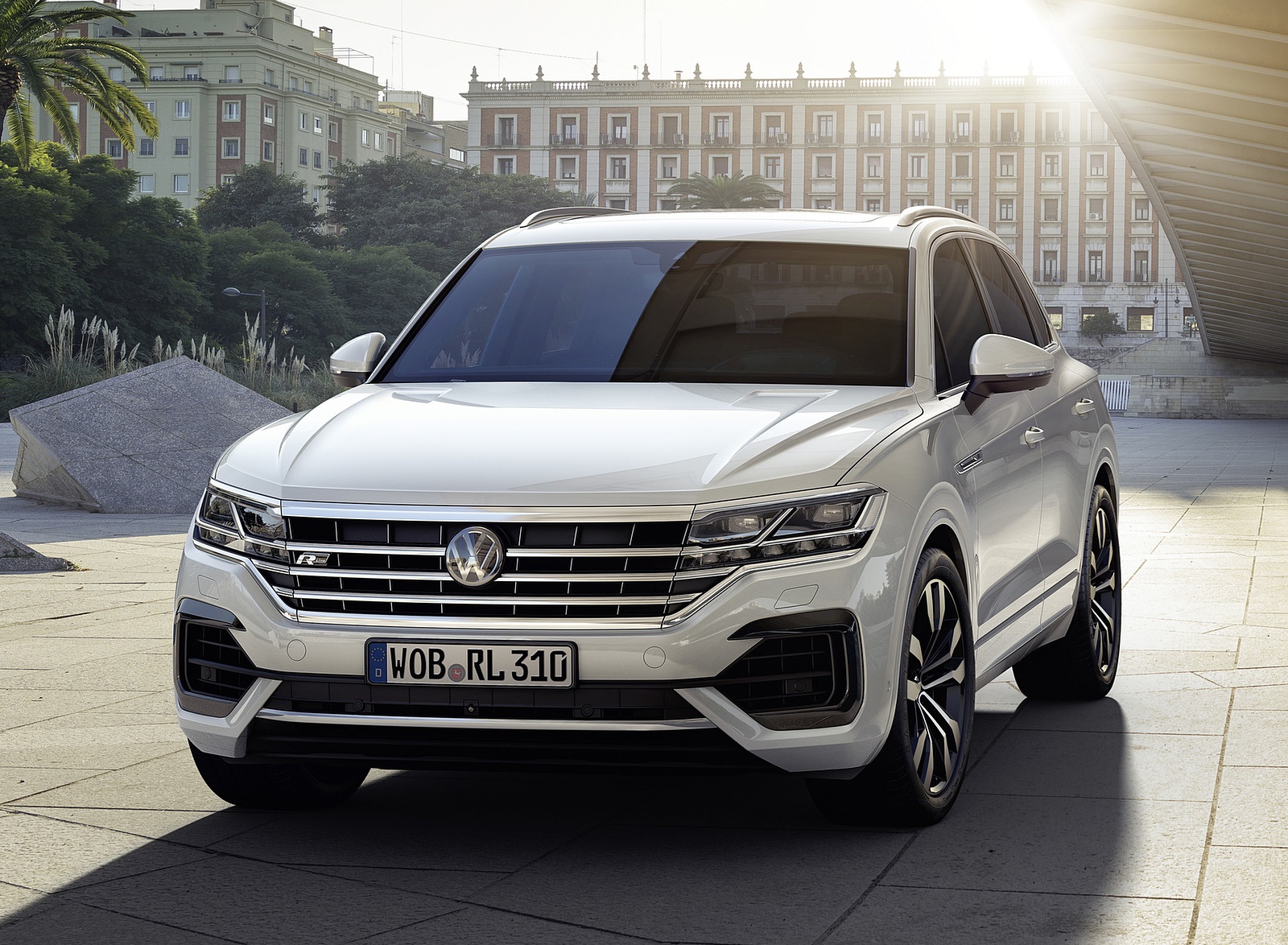 2019 Volkswagen Touareg R-Line Front Wallpapers (4)