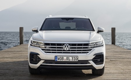 2019 Volkswagen Touareg R-Line Front Wallpapers 450x275 (88)