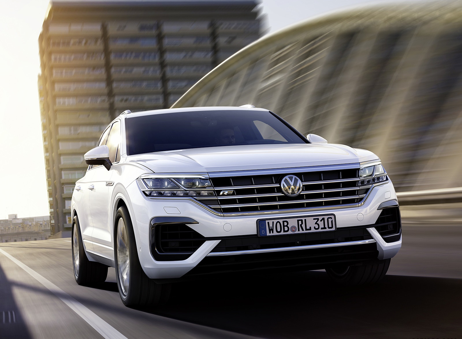2019 Volkswagen Touareg R-Line Front Wallpapers (1)