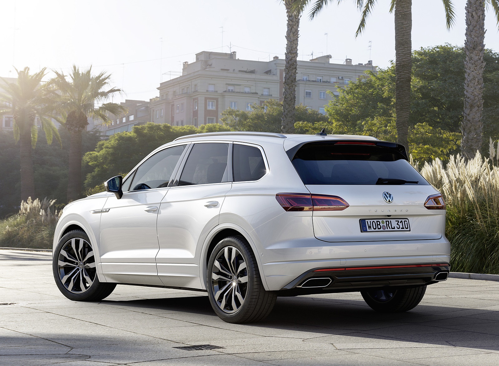 2019 Volkswagen Touareg R-Line Rear Three-Quarter Wallpapers (5)