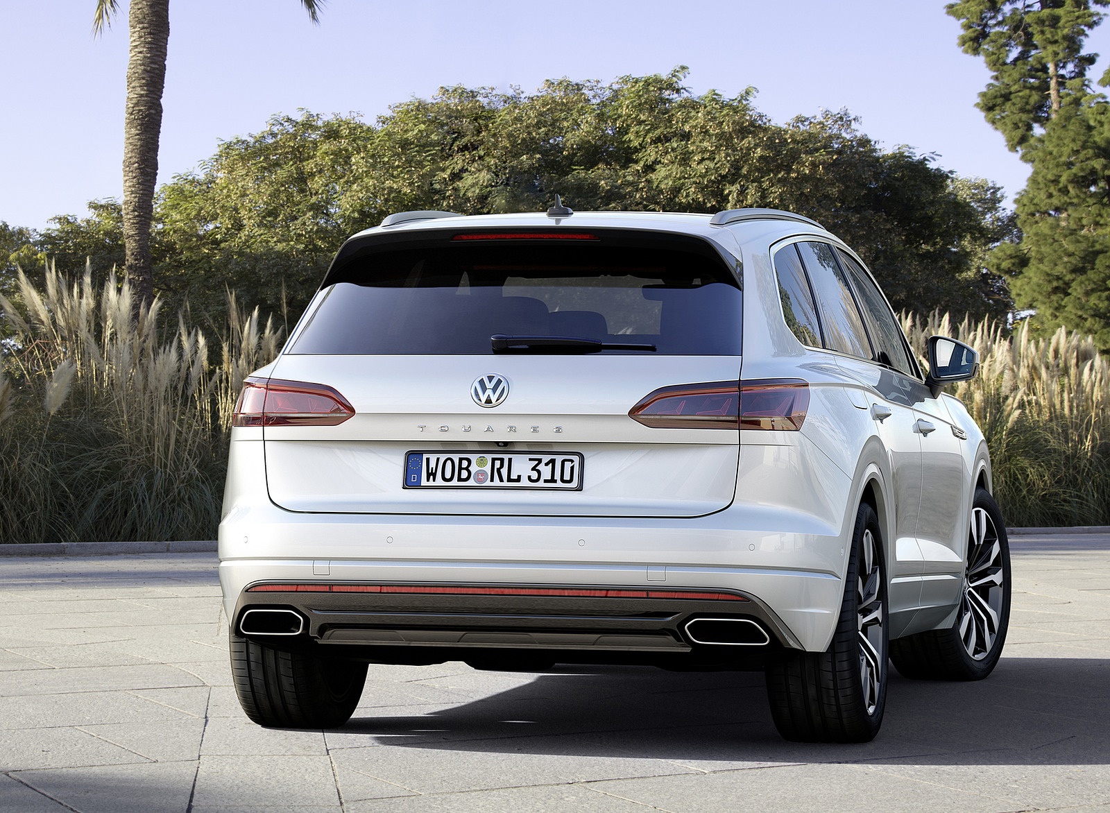 2019 Volkswagen Touareg R-Line Rear Wallpapers (6)