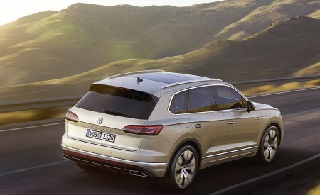 2019 Volkswagen Touareg Rear Three-Quarter Wallpapers 450x275 (22)