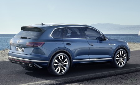 2019 Volkswagen Touareg Rear Three-Quarter Wallpapers 450x275 (13)