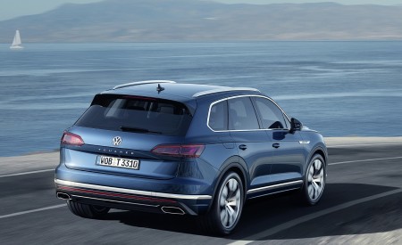 2019 Volkswagen Touareg Rear Wallpapers 450x275 (14)