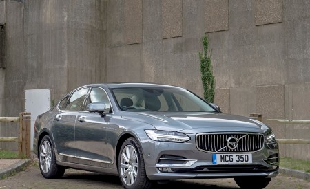 2019 Volvo S90 D4 Front Three-Quarter Wallpapers 450x275 (22)