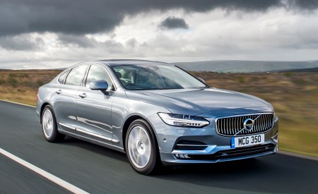 2019 Volvo S90 D4 Front Three-Quarter Wallpapers 450x275 (30)