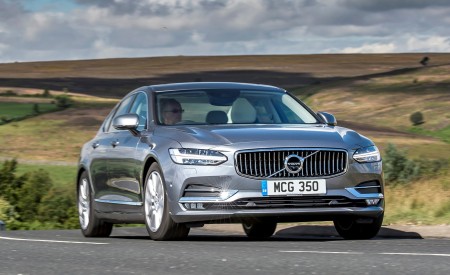2019 Volvo S90 D4 Front Three-Quarter Wallpapers 450x275 (33)
