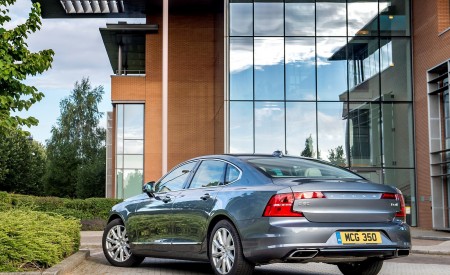 2019 Volvo S90 D4 Rear Three-Quarter Wallpapers 450x275 (27)