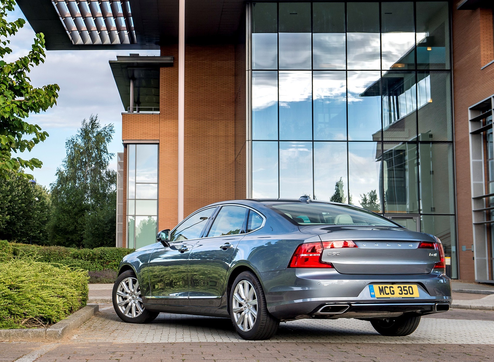 2019 Volvo S90 D4 Rear Three-Quarter Wallpapers #27 of 37