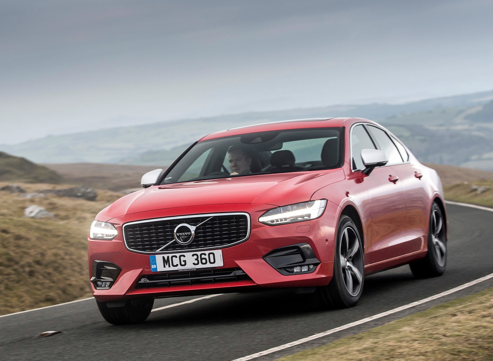 2019 Volvo S90 D5 Front Three-Quarter Wallpapers #3 of 37