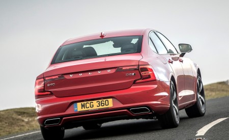 2019 Volvo S90 D5 Rear Three-Quarter Wallpapers 450x275 (7)