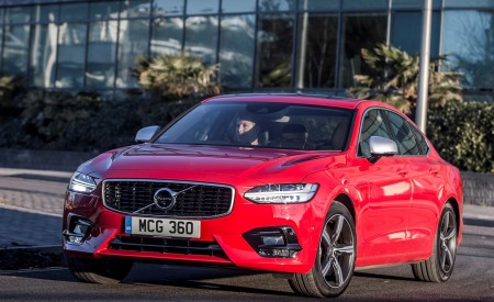 2019 Volvo S90 D5 Front Three-Quarter Wallpapers 450x275 (21)