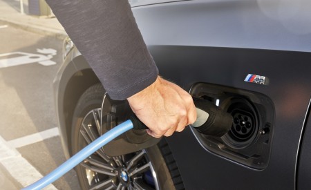 2020 BMW 330e Plug-in Hybrid Charging Wallpapers 450x275 (61)