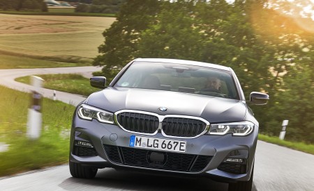 2020 BMW 330e Plug-in Hybrid Front Wallpapers 450x275 (5)