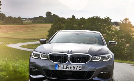 2020 BMW 330e Plug-in Hybrid Front Wallpapers 450x275 (6)