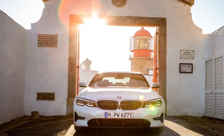 2020 BMW 330e Plug-in Hybrid Front Wallpapers 450x275 (93)