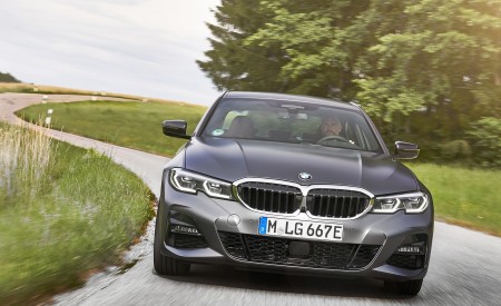 2020 BMW 330e Plug-in Hybrid Front Wallpapers 450x275 (7)