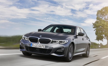2020 BMW 330e Plug-in Hybrid Front Wallpapers 450x275 (8)
