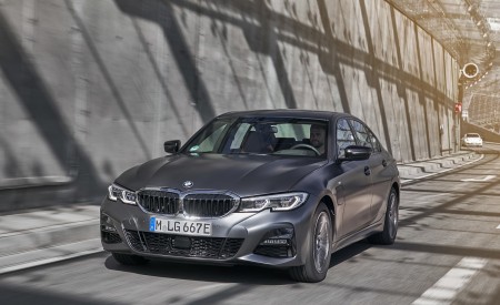 2020 BMW 330e Plug-in Hybrid Front Wallpapers 450x275 (30)