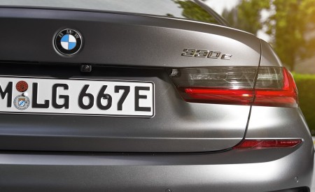 2020 BMW 330e Plug-in Hybrid Tail Light Wallpapers 450x275 (70)