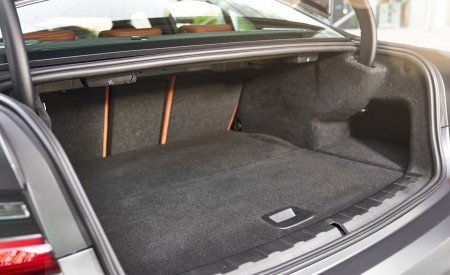 2020 BMW 330e Plug-in Hybrid Trunk Wallpapers 450x275 (74)