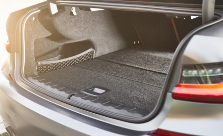 2020 BMW 330e Plug-in Hybrid Trunk Wallpapers 450x275 (73)