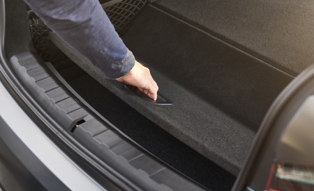 2020 BMW 330e Plug-in Hybrid Trunk Wallpapers 450x275 (72)