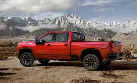 2020 Chevrolet Silverado 2500 HD Custom Side Wallpapers 450x275 (9)
