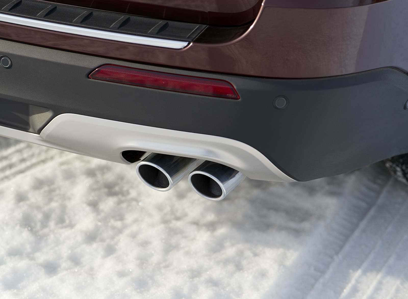 2020 Ford Explorer Tailpipe Wallpapers (12)