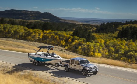 2020 Jeep Gladiator Overland Front Three-Quarter Wallpapers 450x275 (83)