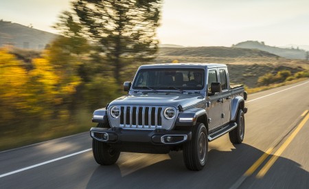 2020 Jeep Gladiator Overland Front Three-Quarter Wallpapers 450x275 (99)