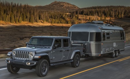 2020 Jeep Gladiator Overland Front Three-Quarter Wallpapers 450x275 (88)