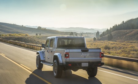 2020 Jeep Gladiator Overland Rear Three-Quarter Wallpapers 450x275 (103)