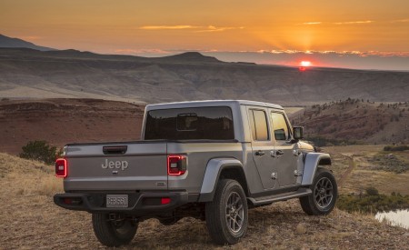 2020 Jeep Gladiator Overland Rear Three-Quarter Wallpapers 450x275 (116)