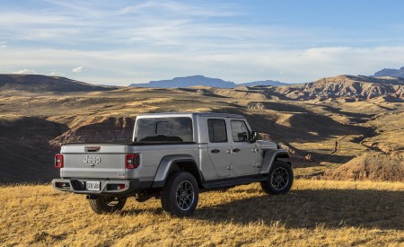 2020 Jeep Gladiator Overland Rear Three-Quarter Wallpapers 450x275 (122)
