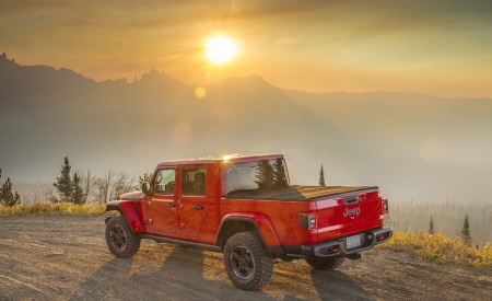 2020 Jeep Gladiator Rubicon Rear Three-Quarter Wallpapers 450x275 (55)