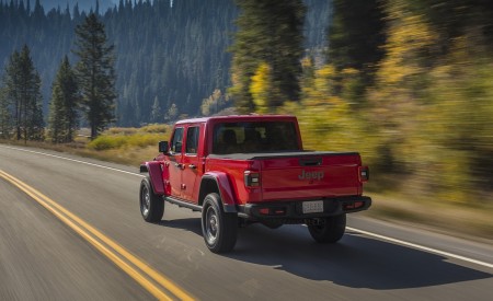 2020 Jeep Gladiator Rubicon Rear Three-Quarter Wallpapers 450x275 (3)