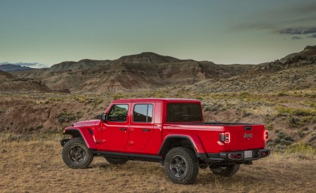 2020 Jeep Gladiator Rubicon Rear Three-Quarter Wallpapers 450x275 (53)