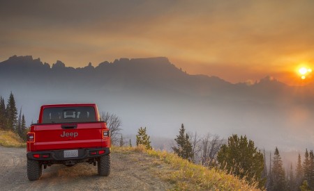 2020 Jeep Gladiator Rubicon Rear Wallpapers 450x275 (52)