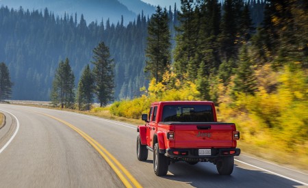 2020 Jeep Gladiator Rubicon Rear Wallpapers 450x275 (4)