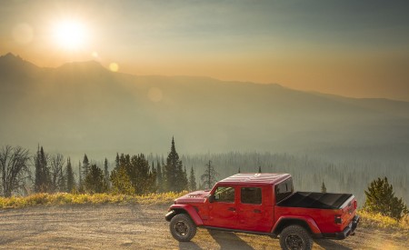 2020 Jeep Gladiator Rubicon Side Wallpapers 450x275 (51)