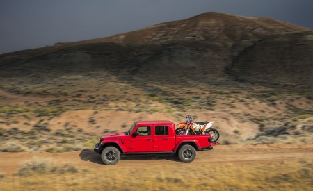 2020 Jeep Gladiator Rubicon Side Wallpapers 450x275 (35)