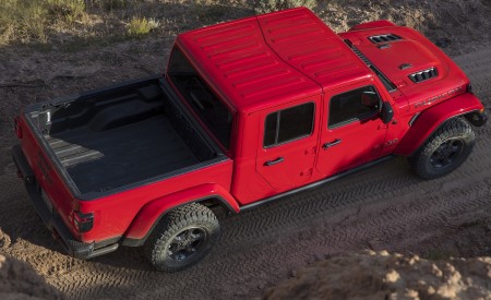 2020 Jeep Gladiator Rubicon Top Wallpapers 450x275 (48)