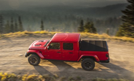 2020 Jeep Gladiator Rubicon Top Wallpapers 450x275 (46)