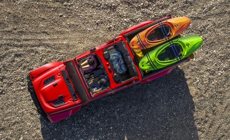 2020 Jeep Gladiator with Mopar Parts Top Wallpapers 450x275 (27)