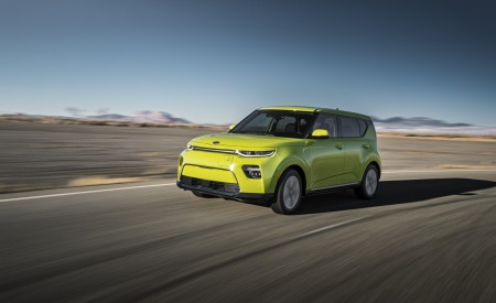 2020 Kia Soul EV Front Three-Quarter Wallpapers 450x275 (5)
