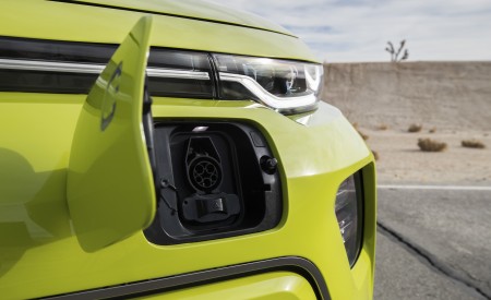 2020 Kia Soul EV Headlight Wallpapers 450x275 (22)