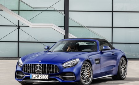 2020 Mercedes-AMG GT C Roadster (Color: Brilliant Blue) Front Three-Quarter Wallpapers 450x275 (127)