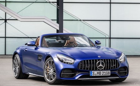 2020 Mercedes-AMG GT C Roadster (Color: Brilliant Blue) Front Three-Quarter Wallpapers 450x275 (128)